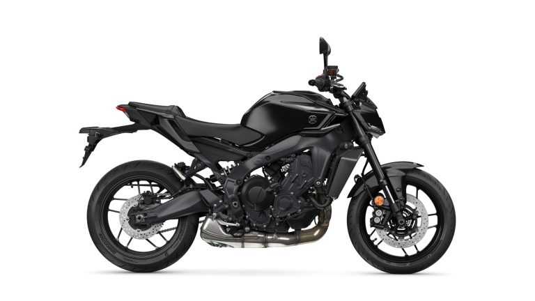 2025-Yamaha-MT09A-EU-Tech_Black-Studio-002-03