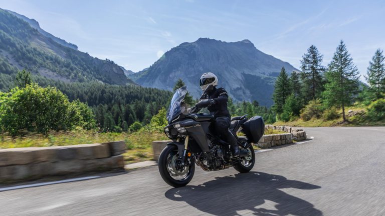 2025-Yamaha-MT09ATRDX-EU-Tech_Back-Action-001-03