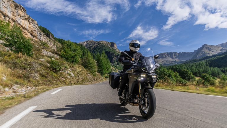 2025-Yamaha-MT09ATRDX-EU-Tech_Back-Action-004-03