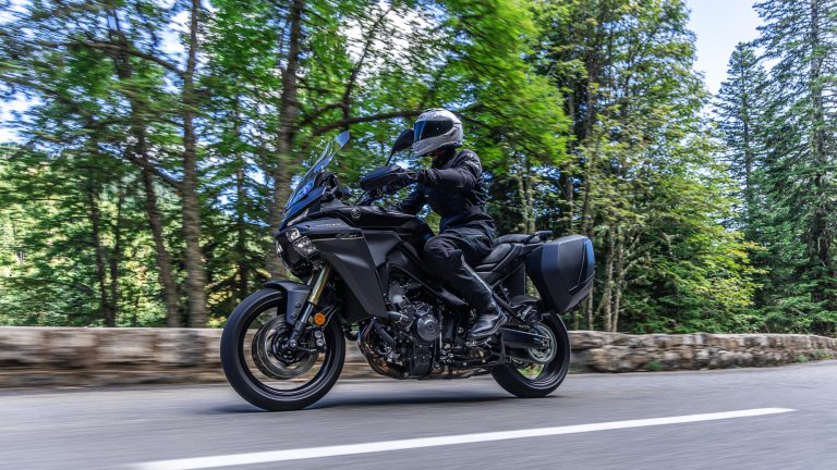 2025-Yamaha-MT09ATRDX-EU-Tech_Back-Action-013-03