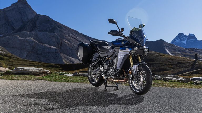 2025-Yamaha-MT09ATRDXCS-EU-Cobalt_Blue-Static-002-03