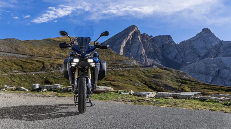 2025-Yamaha-MT09ATRDXCS-EU-Cobalt_Blue-Static-004-03