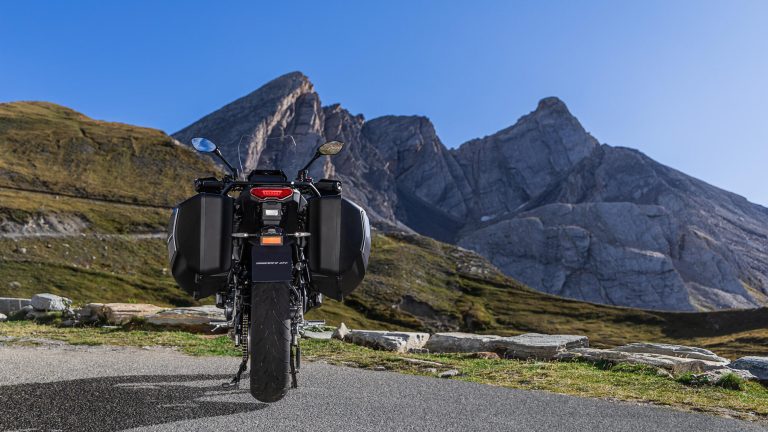 2025-Yamaha-MT09ATRDXCS-EU-Cobalt_Blue-Static-008-03