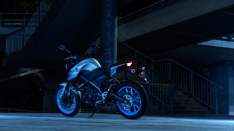 2025-Yamaha-MT125A-EU-Ice_Storm-Static-009-03