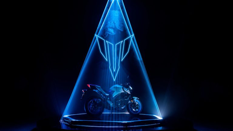 2025-Yamaha-MT320-EU-Ice_Storm-Static-001-03