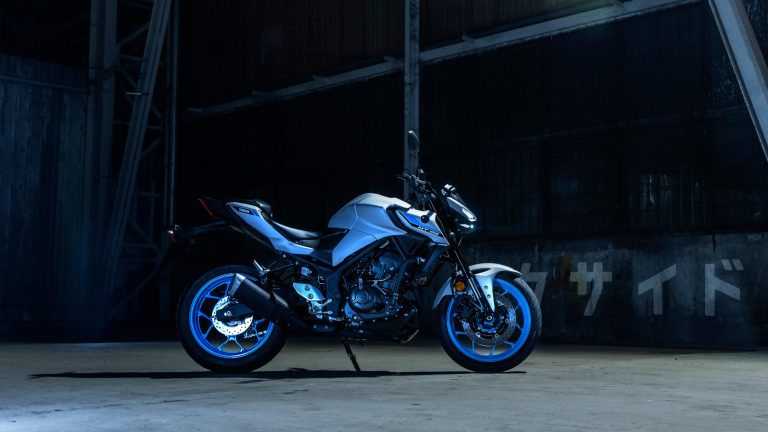 2025-Yamaha-MT320-EU-Ice_Storm-Static-006-03