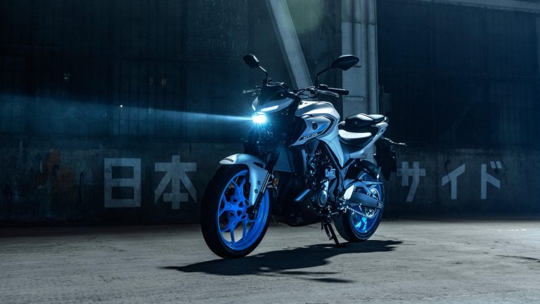 2025-Yamaha-MT320-EU-Ice_Storm-Static-009-03