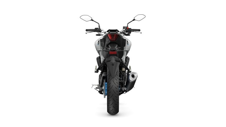 2025-Yamaha-MT320-EU-Ice_Storm-Studio-003-03