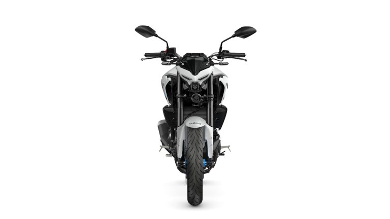 2025-Yamaha-MT320-EU-Ice_Storm-Studio-006-03