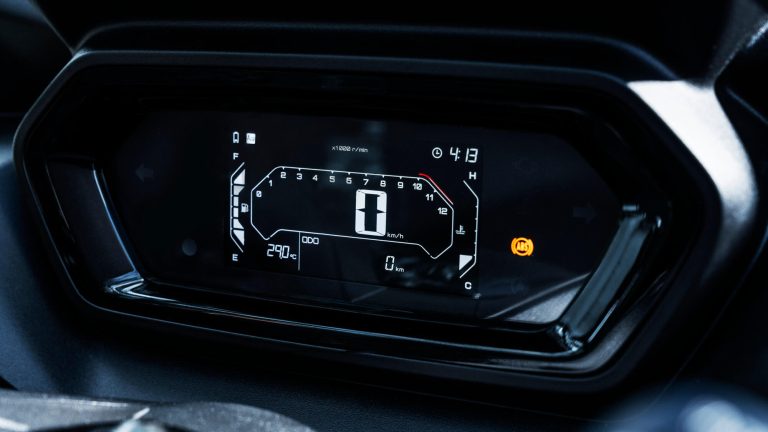 2025-Yamaha-XMAX125A-EU-Icon_Black-Detail-001-03