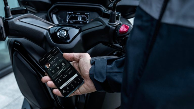 2025-Yamaha-XMAX125A-EU-Icon_Black-Detail-002-03