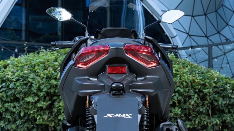 2025-Yamaha-XMAX125A-EU-Icon_Black-Detail-007-03