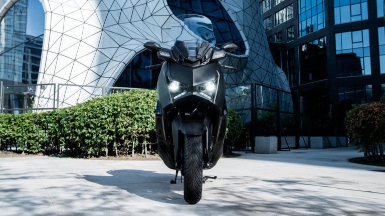 2025-Yamaha-XMAX125A-EU-Icon_Black_-Static-003-03