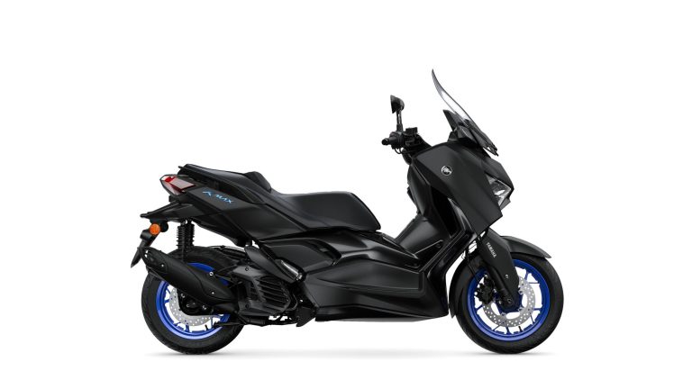 2025-Yamaha-XMAX125A-EU-Icon_Black_-Studio-002-03