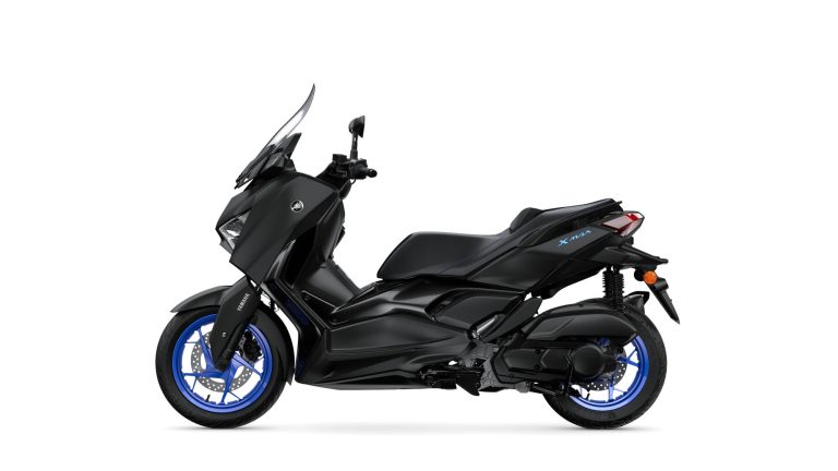 2025-Yamaha-XMAX125A-EU-Icon_Black_-Studio-006-03
