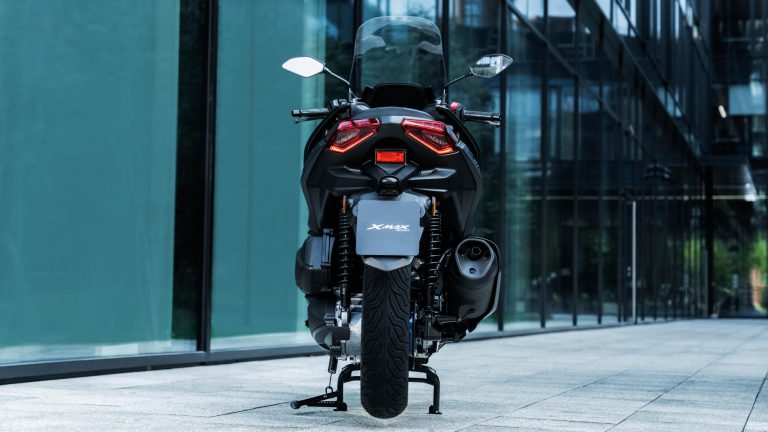 2025-Yamaha-XMAX300A-EU-Icon_Black_-Static-006-03