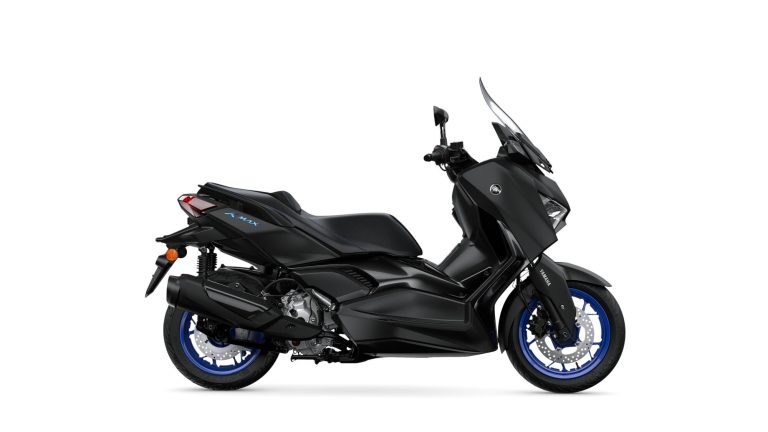 2025-Yamaha-XMAX300A-EU-Icon_Black_-Studio-002-03