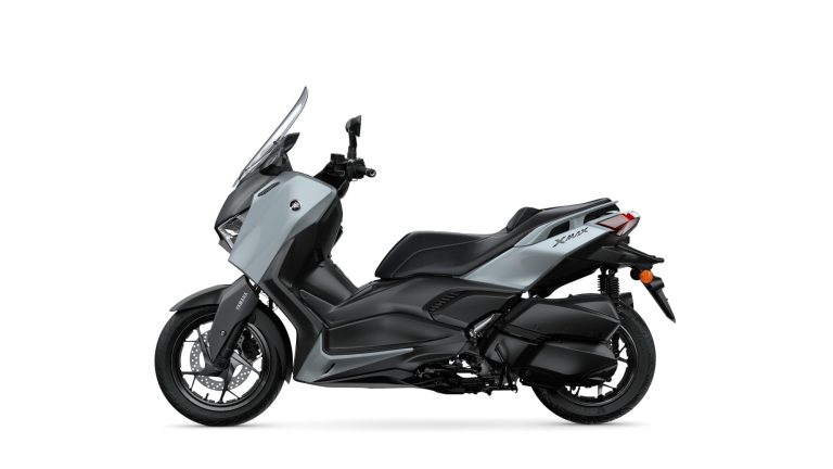 2025-Yamaha-XMAX300ASVH-EU-Ceramic_Grey-Studio-006-03