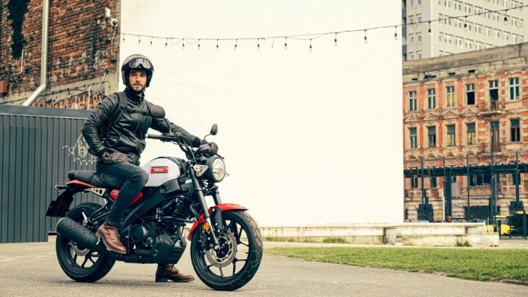 2025-Yamaha-XS125-EU-Legend_White-Static-001-03-1