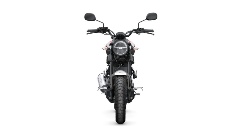 2025-Yamaha-XS125SV-EU-Legend_Silver-Studio-008-03