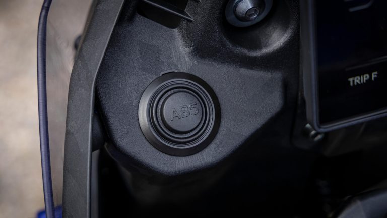 2025-Yamaha-XTZ700-EU-Detail-007-03