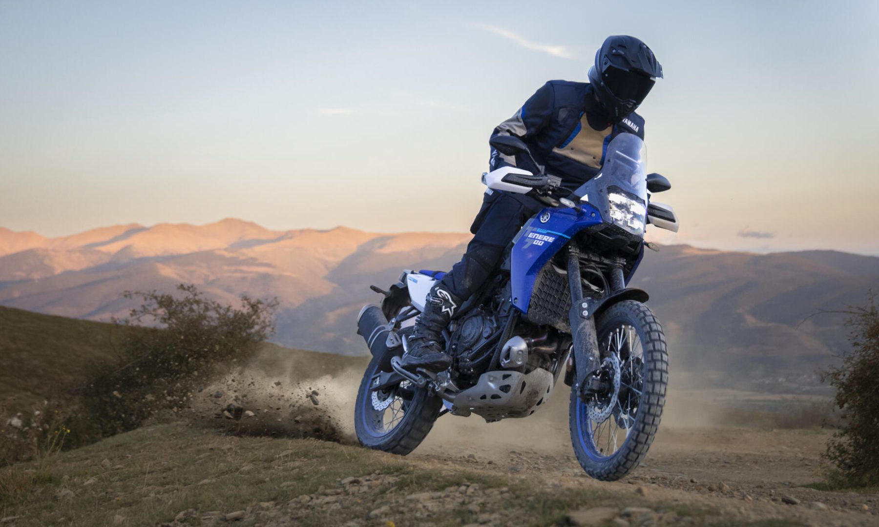 2025-Yamaha-XTZ700-EU-Icon_Blue-Keyvisual-001-03