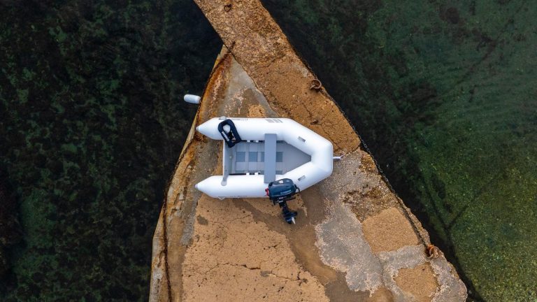 2025-Yamaha-YAM240T-EU-White-Detail-002-03