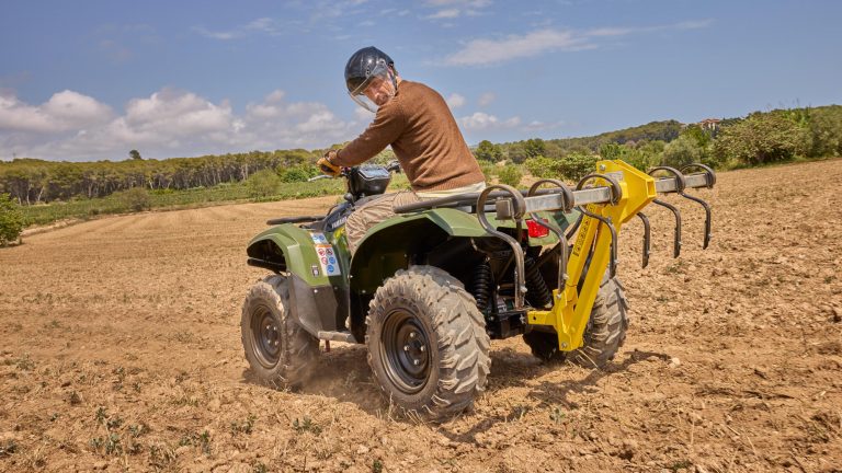 2025-Yamaha-YFM700FWBD-25-EU-Olive_Green-Action-005-03