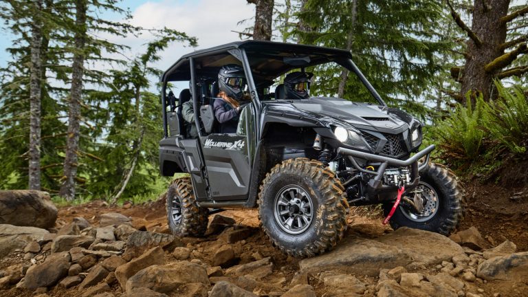 2025-Yamaha-YXF850E-25SE-EU-Matte_Grey_Metallic_Black_-Action-002-03