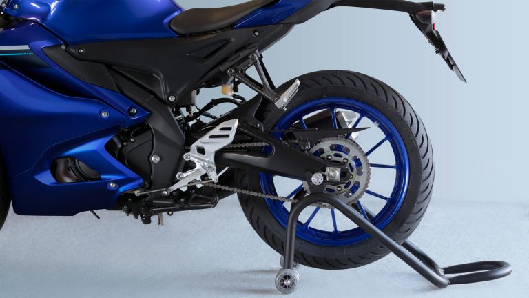 2025-Yamaha-YZF-R125-EU-Detail-008-03