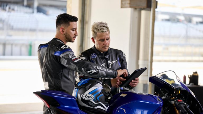 2025-Yamaha-YZF900R9-EU-Detail-012-03