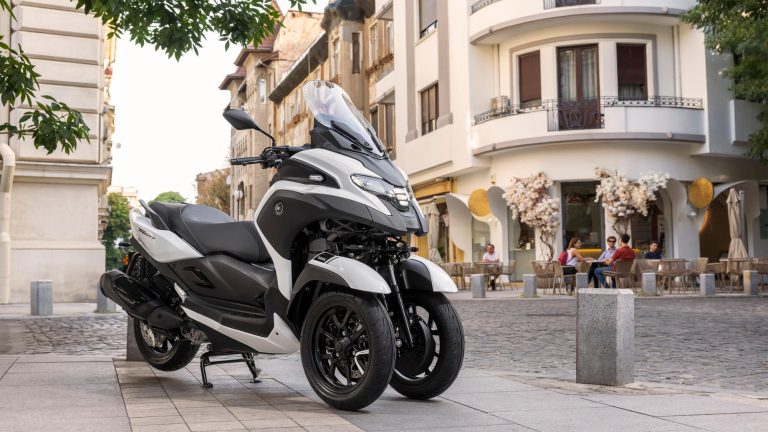 2026-Yamaha-LMW300ABYM-EU-Milky_White-Static-003-03