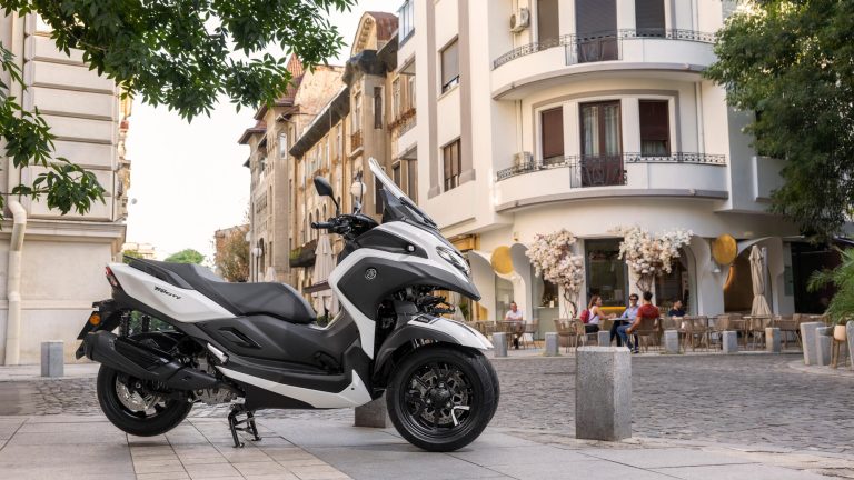 2026-Yamaha-LMW300ABYM-EU-Milky_White-Static-005-03