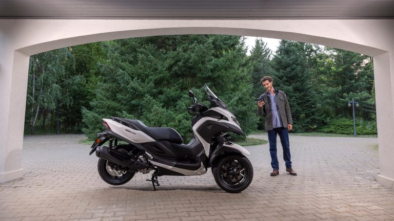 2026-Yamaha-LMW300ABYM-EU-Milky_White-Static-010-03