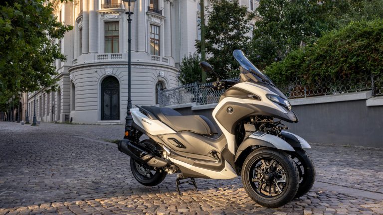 2026-Yamaha-LMW300ABYM-EU-Milky_White-Static-013-03