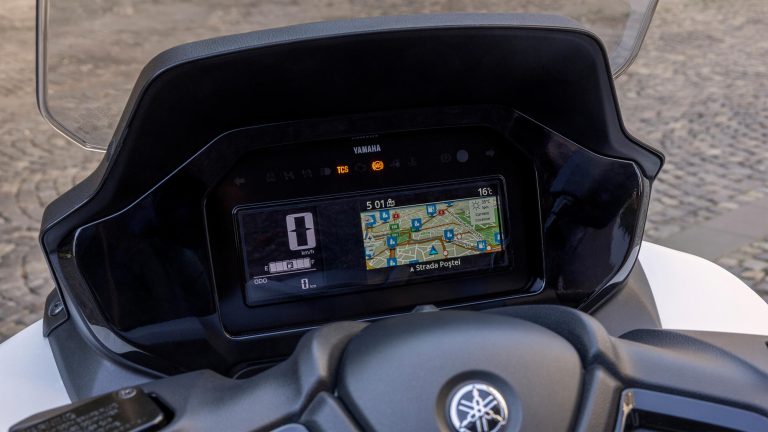 2026-Yamaha-LMW300ABYM-EU-NA-Detail-007-03