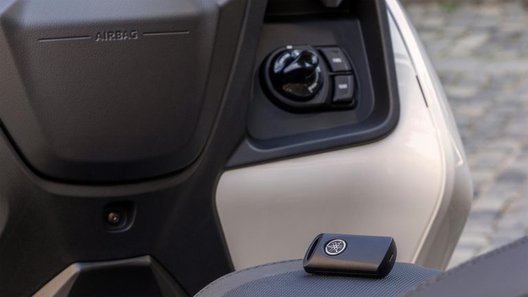 2026-Yamaha-LMW300ABYM-EU-NA-Detail-014-03
