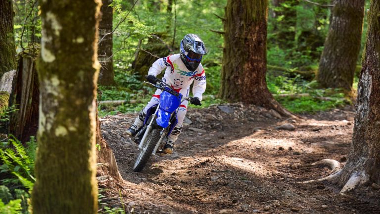 2026-Yamaha-TTR110-EU-Icon_Blue-Action-003-03