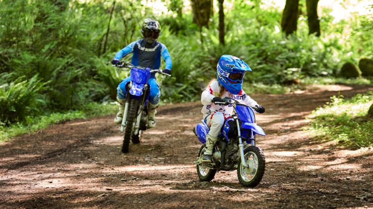 2026-Yamaha-TTR50-EU-Icon_Blue-Action-003-03