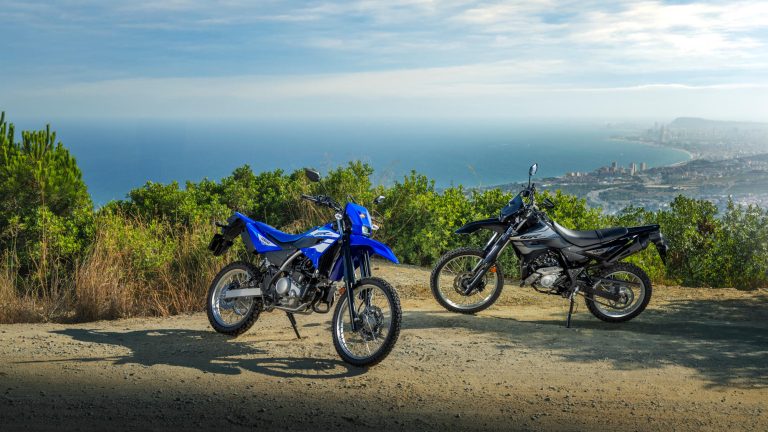 2026-Yamaha-WR125-EU-Yamaha_Black-Static-006-03