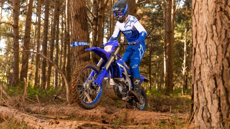 2026-Yamaha-WR250F-EU-Icon_Blue-Action-001-03