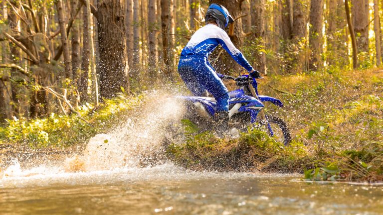 2026-Yamaha-WR250F-EU-Icon_Blue-Action-005-03