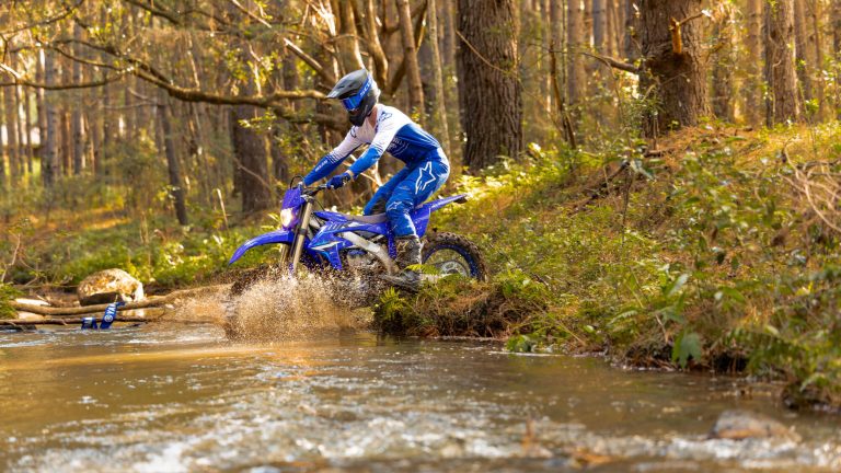 2026-Yamaha-WR250F-EU-Icon_Blue-Action-006-03