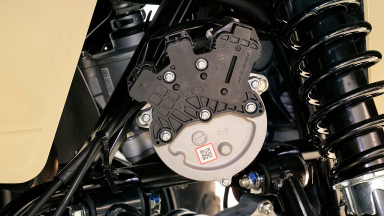 2026-Yamaha-YFM450FWBD-S-EU-NA-Detail-009-03