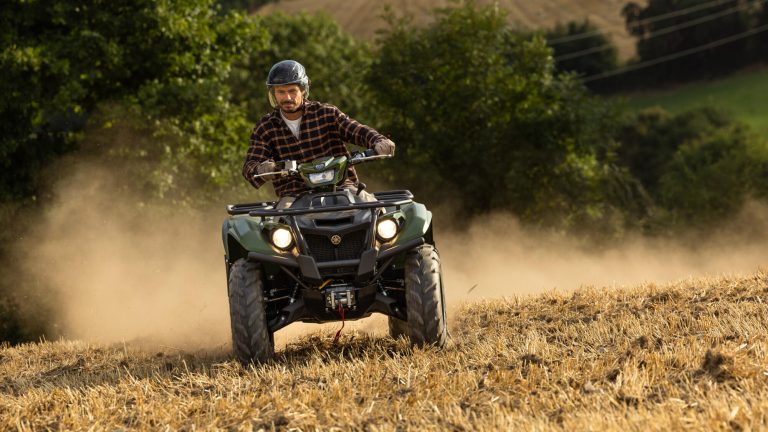 2026-Yamaha-YFM700FWBD-EU-Olive_Green-Action-010-03