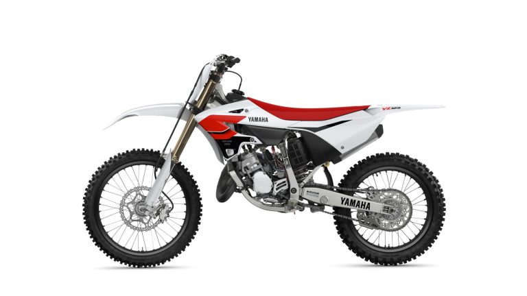 2026-Yamaha-YZ125LCSV-EU-Anniversary_White-Studio-006-03