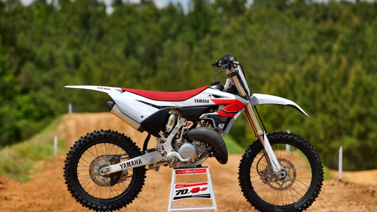 2026-Yamaha-YZ125LCSV-EU-NA-Detail-001-03