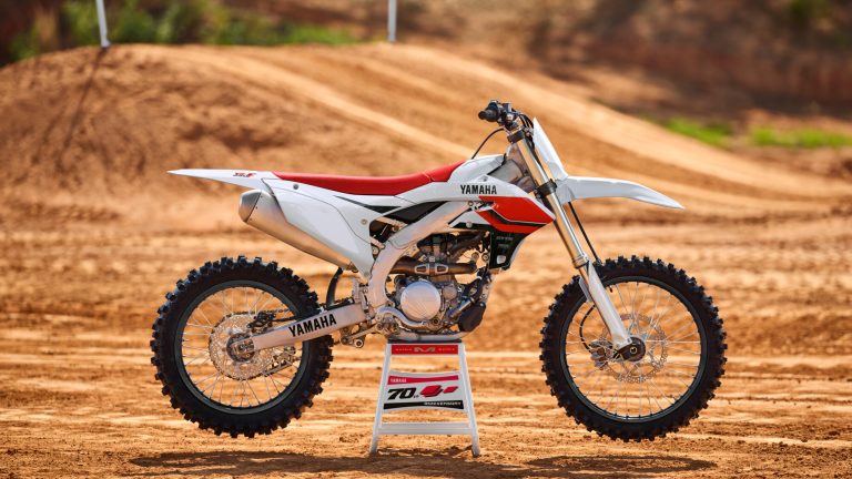 2026-Yamaha-YZ250FSV-EU-Anniversary_White-Static-002-03