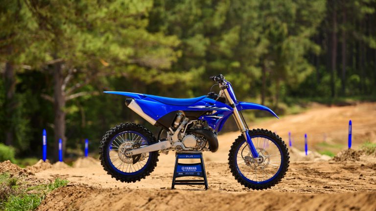 2026-Yamaha-YZ250LC-EU-Icon_Blue-Static-001-03