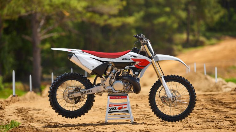 2026-Yamaha-YZ250LCSV-EU-Anniversary_White-Static-001-03